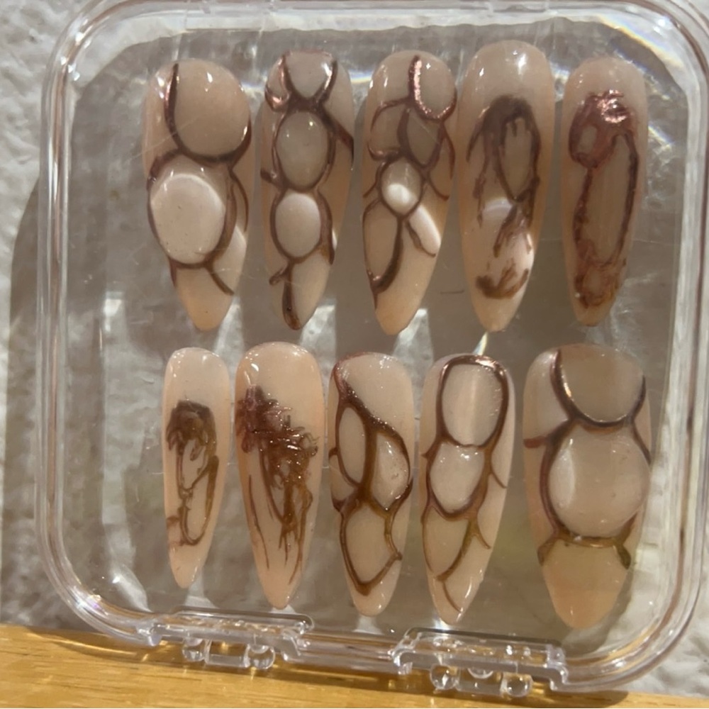 Elegant Marble Press-On Nails